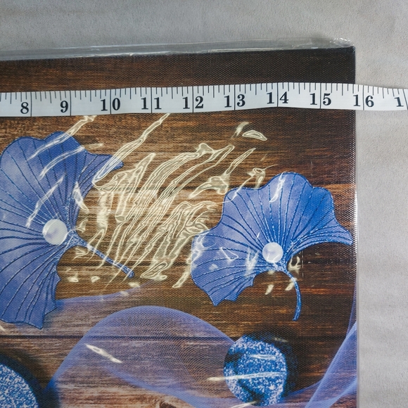 NIP Canvas Print Artwork Set x3, Blue Flowers on Barnboards, 12" x 16" - Picture 6 of 7